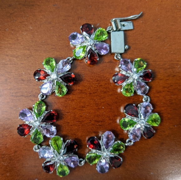 Vintage Bracelet & Earrings - Picture 2 of 5